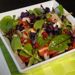 Salat Gartenkräuter mit Granatapfel